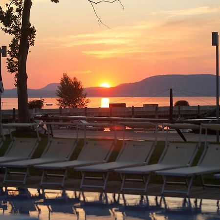 Modern Apartment With Lake View Balatonlelle Exterior foto